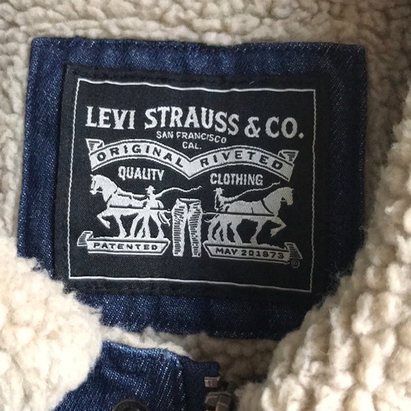 ❗️Last Chance Levi’s Fur Lined Trucker Jean Jacket - Picture 6 of 8